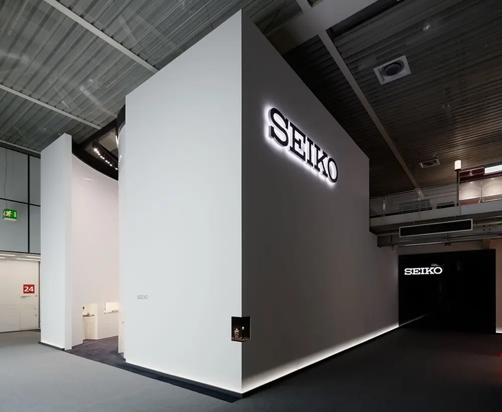 2008年至2012年的设计“The Cube”。外观没有商品展示的橱窗，以象征性的方式表现出来