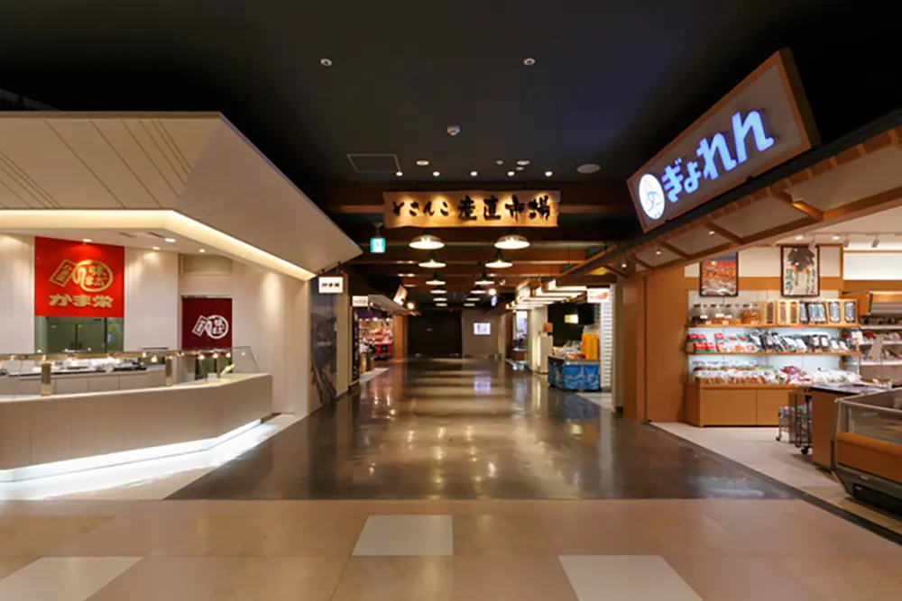 "Dosanko Farmers Market" sells fresh seafood and agricultural products from Hokkaido