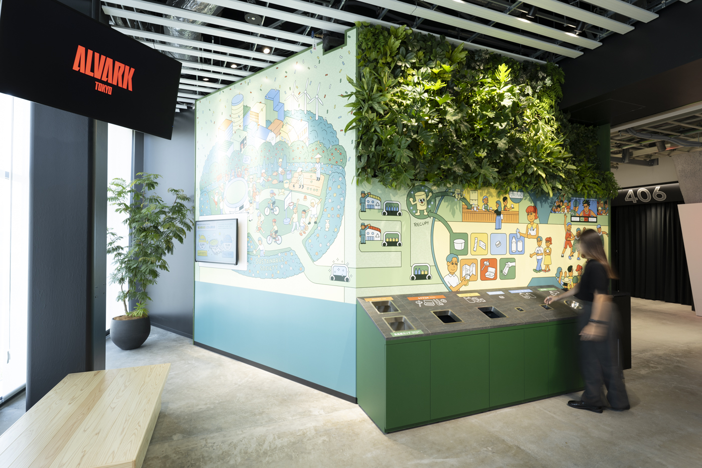 壁面のイラストは「TOYOTA ARENA TOKYO」でのごみの分別法と、分別によって生まれる未来を表現している