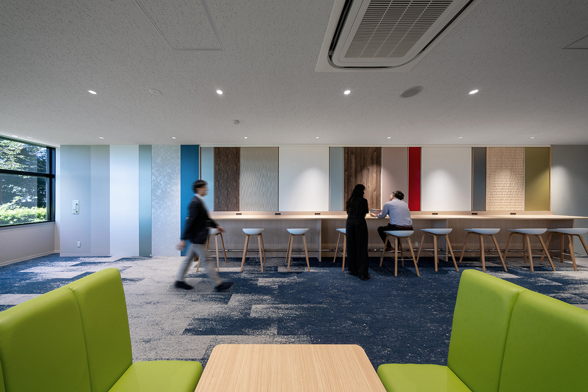 会议空间以其自己的面板为设计重点