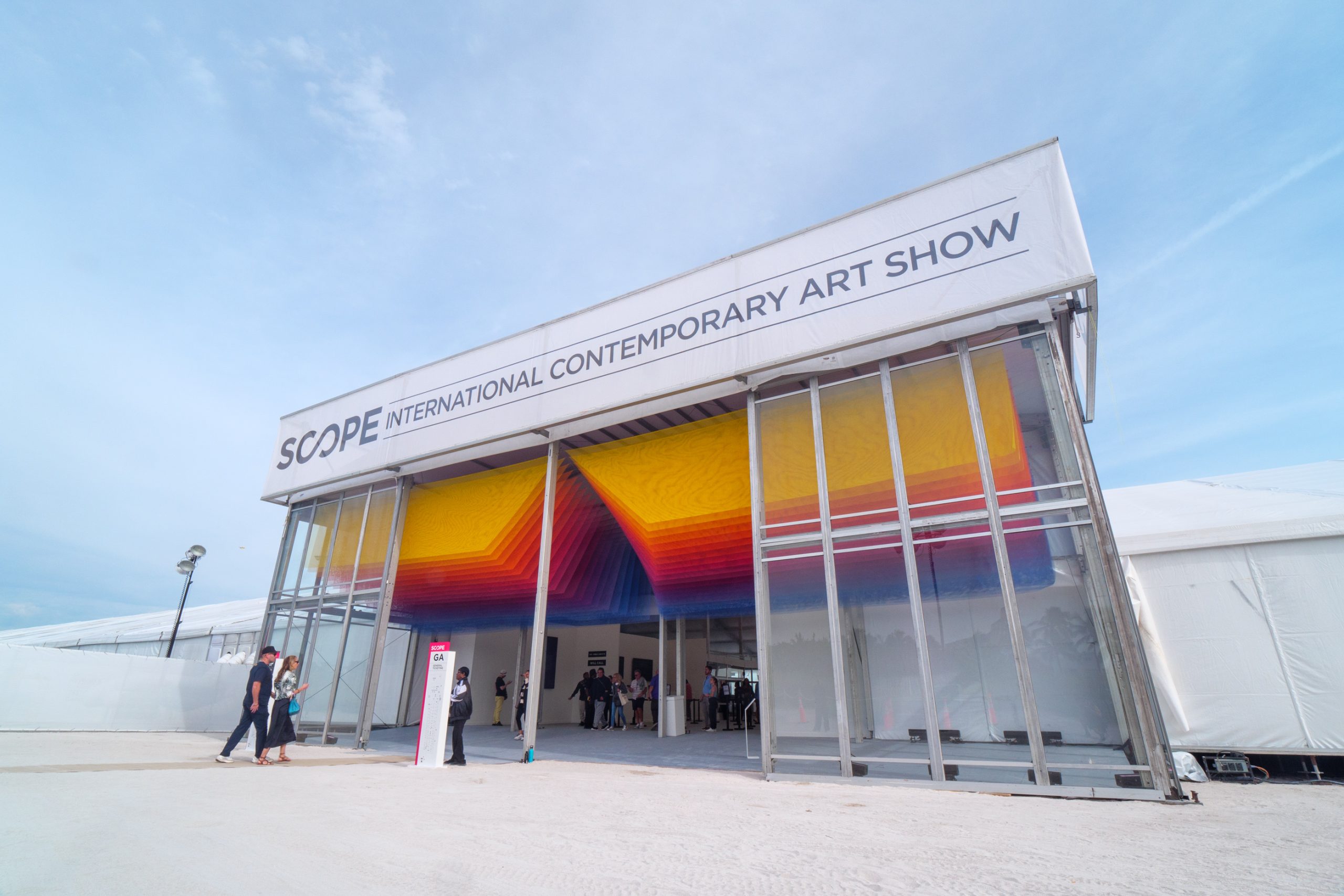 「SCOPE MIAMI BEACH」の入場列