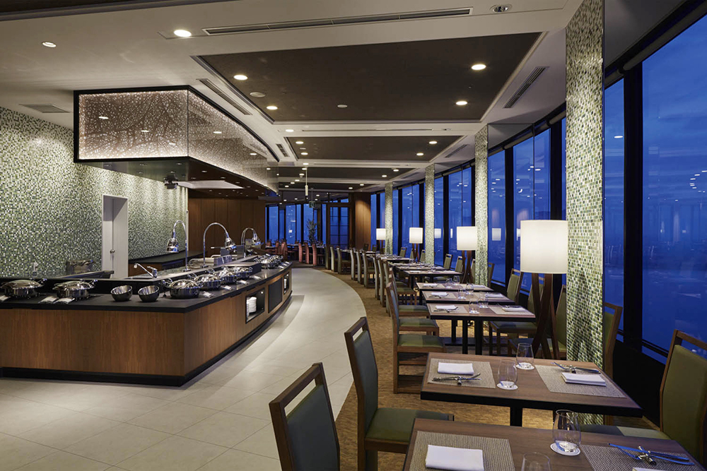 以自助餐厅“Lake View Dining Biona”的团体客人为主要目标的客席区域。以“FOREST TERRACE”为主题，将“木”和“叶”等自然要素融入时尚元素中点缀其中