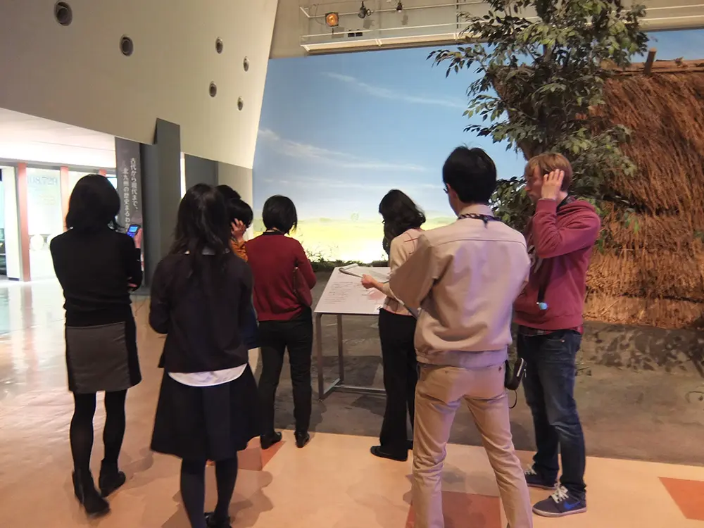 在制作通用博物馆的研讨会上进行音频指南听证会