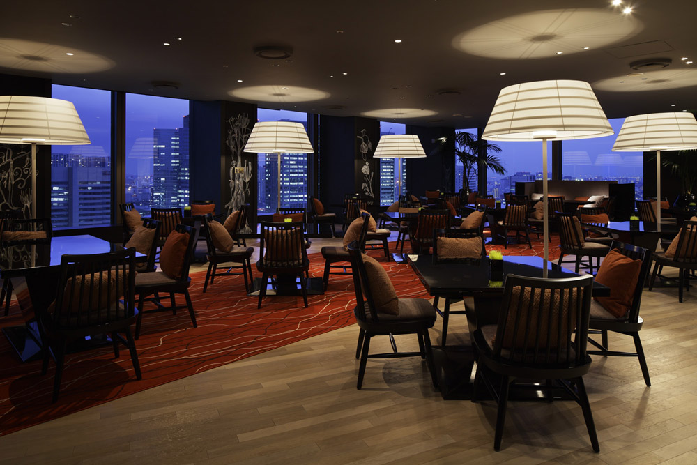 “餐厅Cherry with Sky Bar”。日本纸用于照明阴影