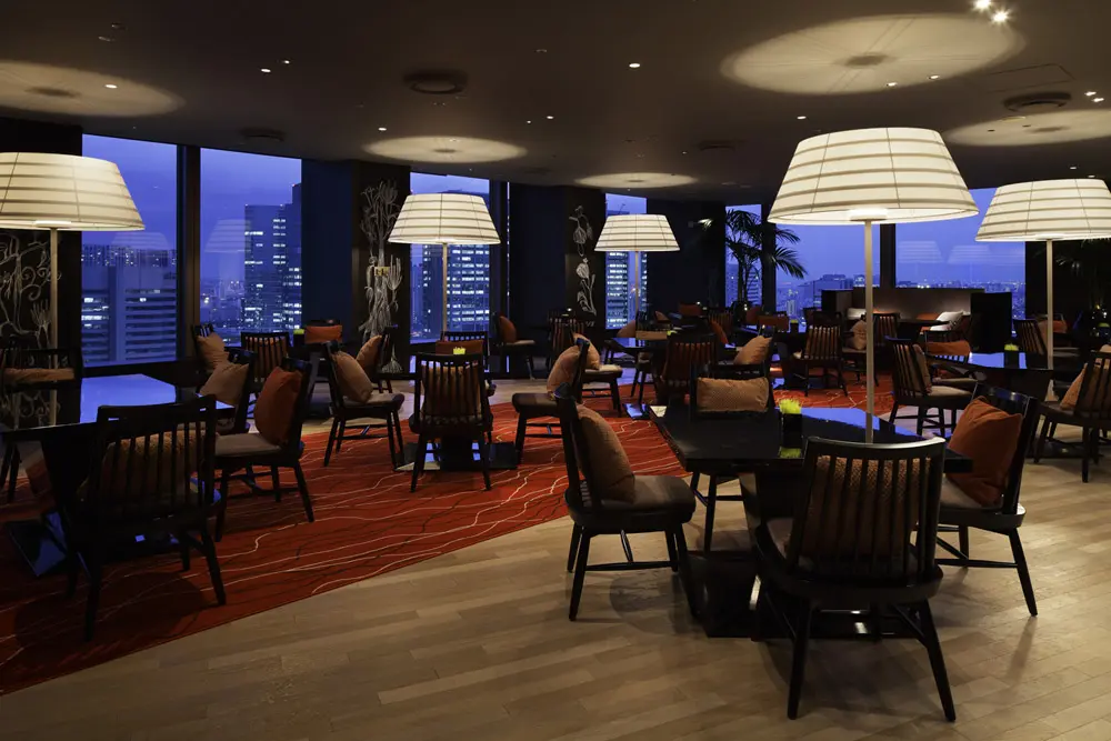"Restaurant Celly with Sky Bar". Japanese paper is used for lamp shades.