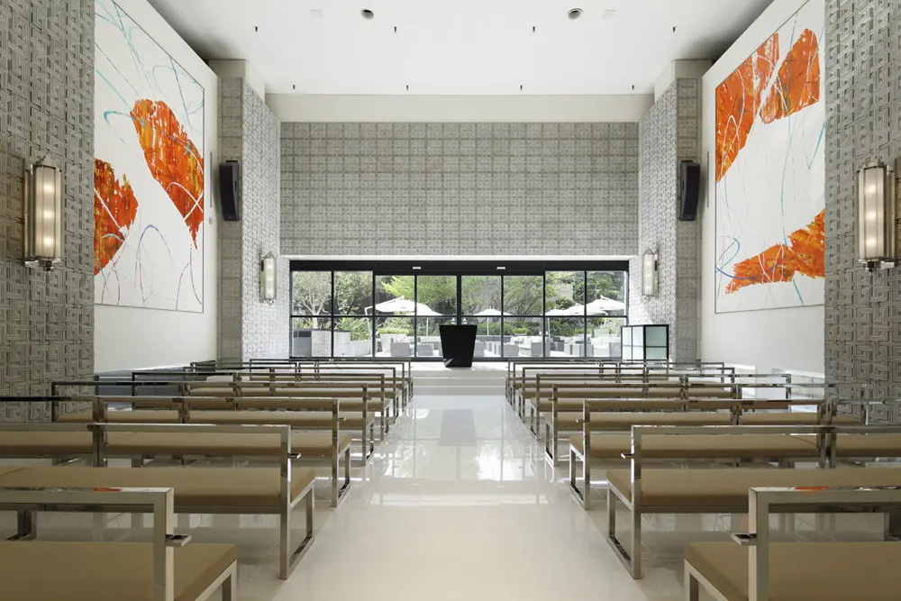 Chapel "Santana". The garden terrace spreads through the glass in front.