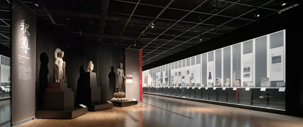 Introducing the life of Shakyamuni and the birth of Buddhism based on the abundant materials in the museum's collection