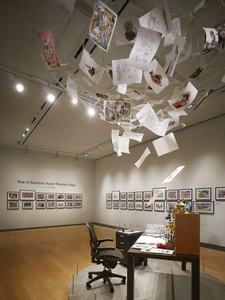 作者尾田栄一郎のデスク再現と原画が展示された「『ONE PIECE』が生まれる場所」