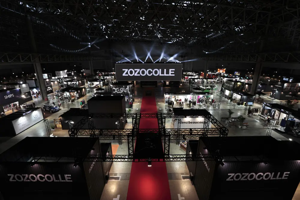 メインスクリーンを中心として各ブランドのブースが点在する、リアルなZOZOTOWNの世界観が来場者の期待感を高める