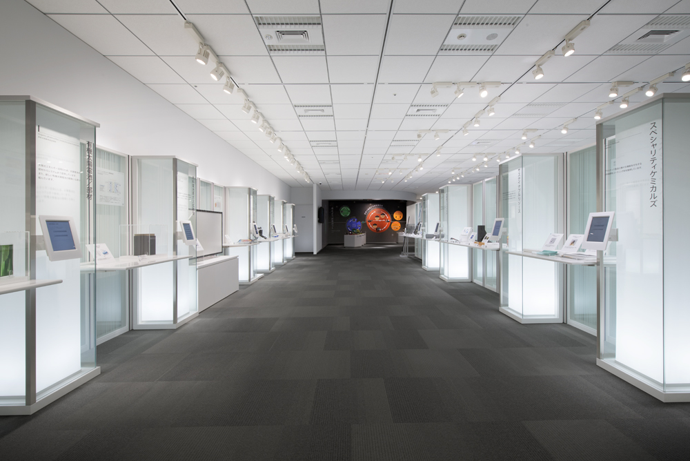 The exhibition area showcases products being developed to realize KAITEKI, as well as technologies currently being researched and developed.