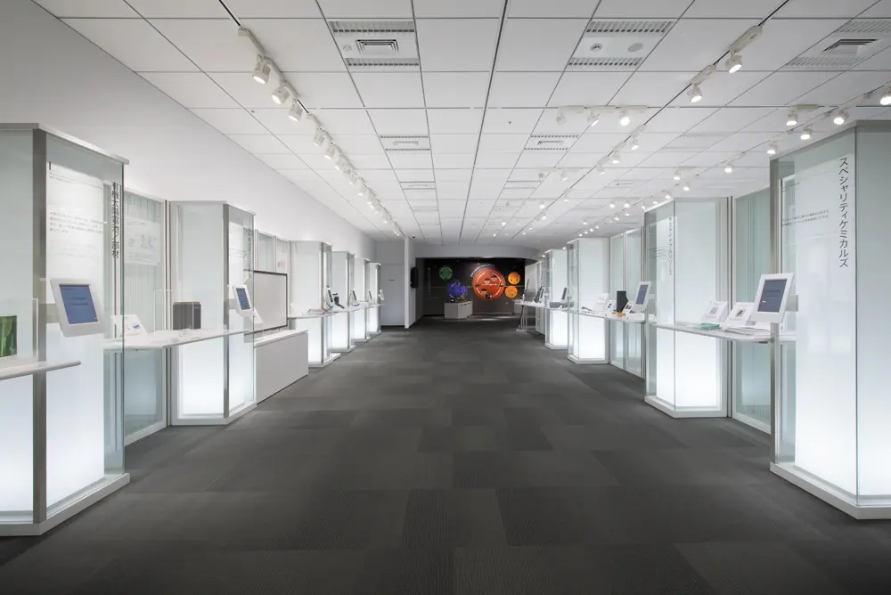 The exhibition area showcases products being developed to realize KAITEKI, as well as technologies currently being researched and developed.
