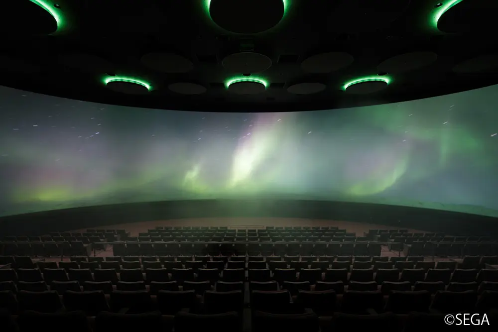 “剧院 23.4”。使用 3D 声音和最新的演出效果，再现自然环境，包括风、雾、振动甚至气味。