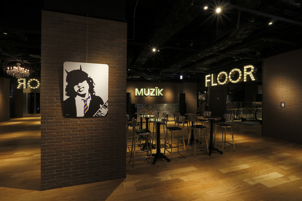 フロアに到着すると、UMEKITA FLOORの持つ独自の世界観が目の前に拡がる