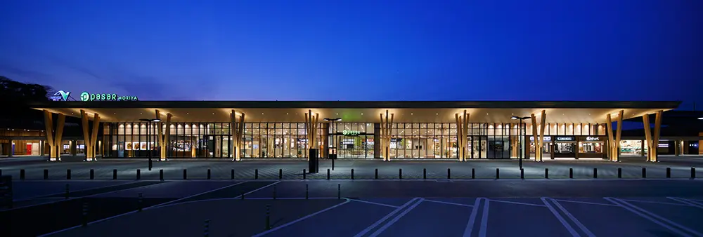 Overall view of the exterior on the west side