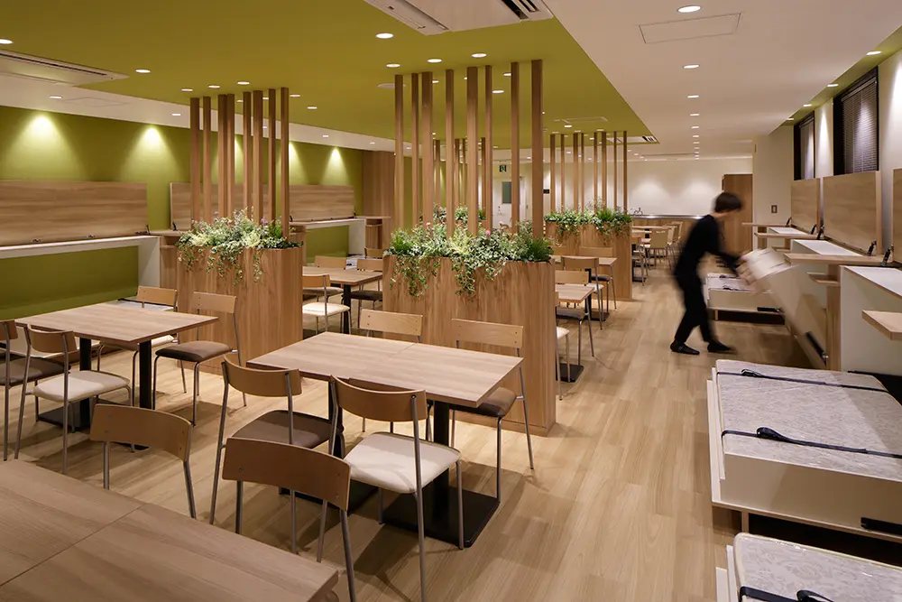 In the event of a disaster, the counter in the employee waiting room on the second floor can be transformed into a simple bed.
