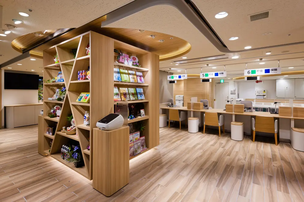 郵便局 店内（平日時）