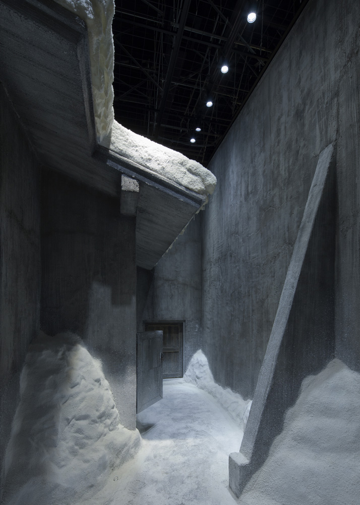 It depicts the harsh winter in which some prisoners froze to death