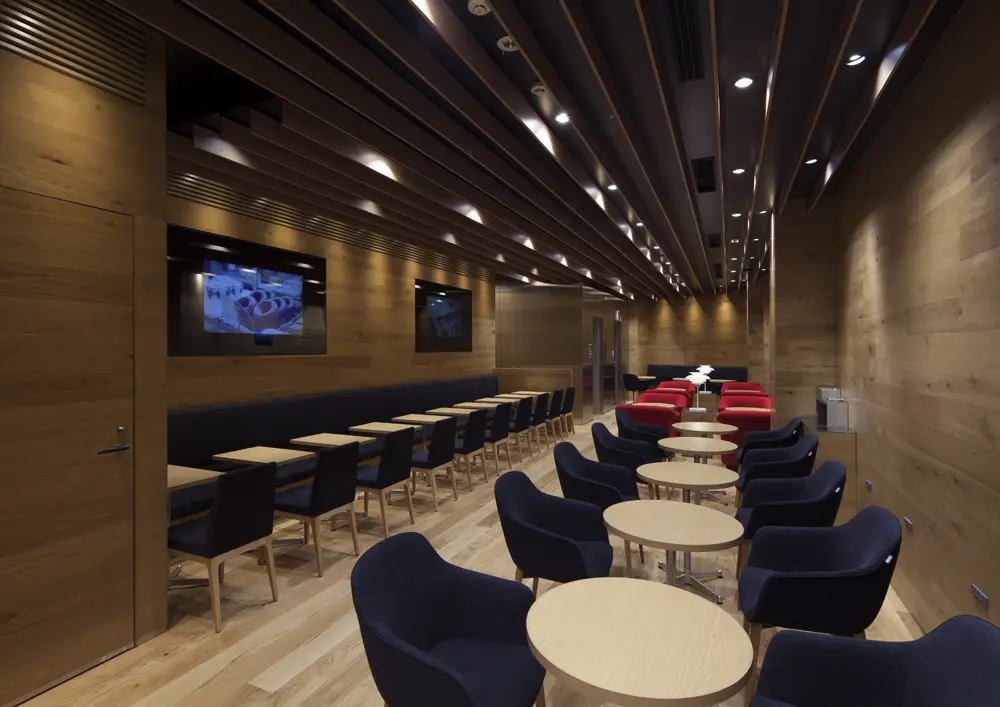 3rd floor seating. Fully equipped IT facilities, including free Wi-Fi, power outlets, and rental service for smartphone and mobile phone chargers.