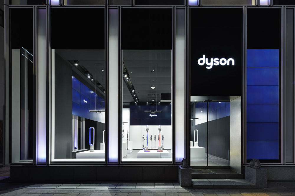 Купить магазин дайсон. Дайсон офис. Dyson Store. Дубай Молл Дайсон. Витрины Дайсон в магазине.