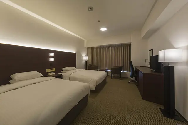 The Superior Floor Rooms have a relaxing atmosphere. A large work desk and highly functional headboard support a stress-free stay.