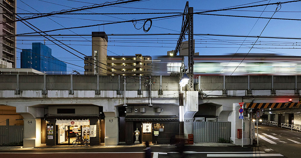高架橋脚の管理番号が自然と位置情報にもなり、また、距離感・括り・繋がりも想起させる