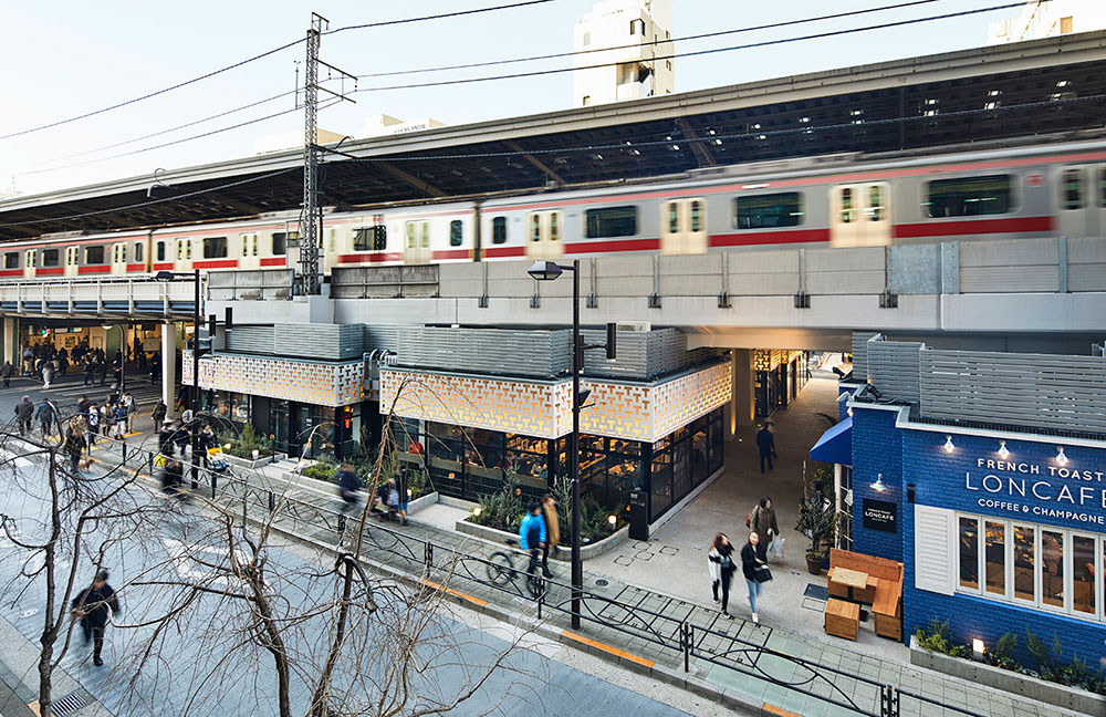 高架下と街とを有機的に結び、集客を既存商店とも共有することで相乗効果を生み出す