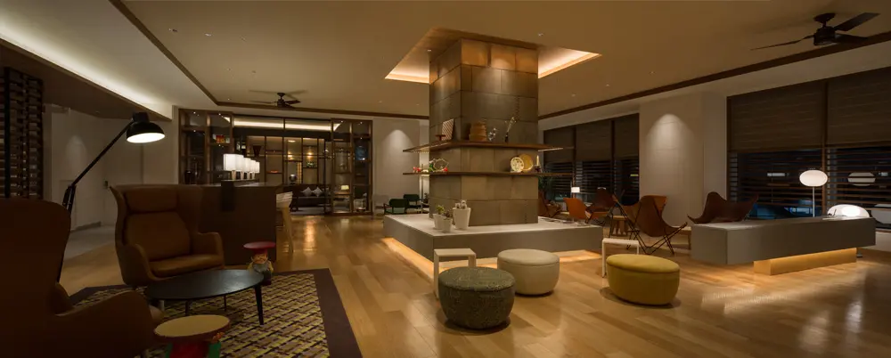 "The lobby has an open and relaxing atmosphere," and there is also a lounge and a vending corner, allowing visitors to spend their time in a variety of ways.
