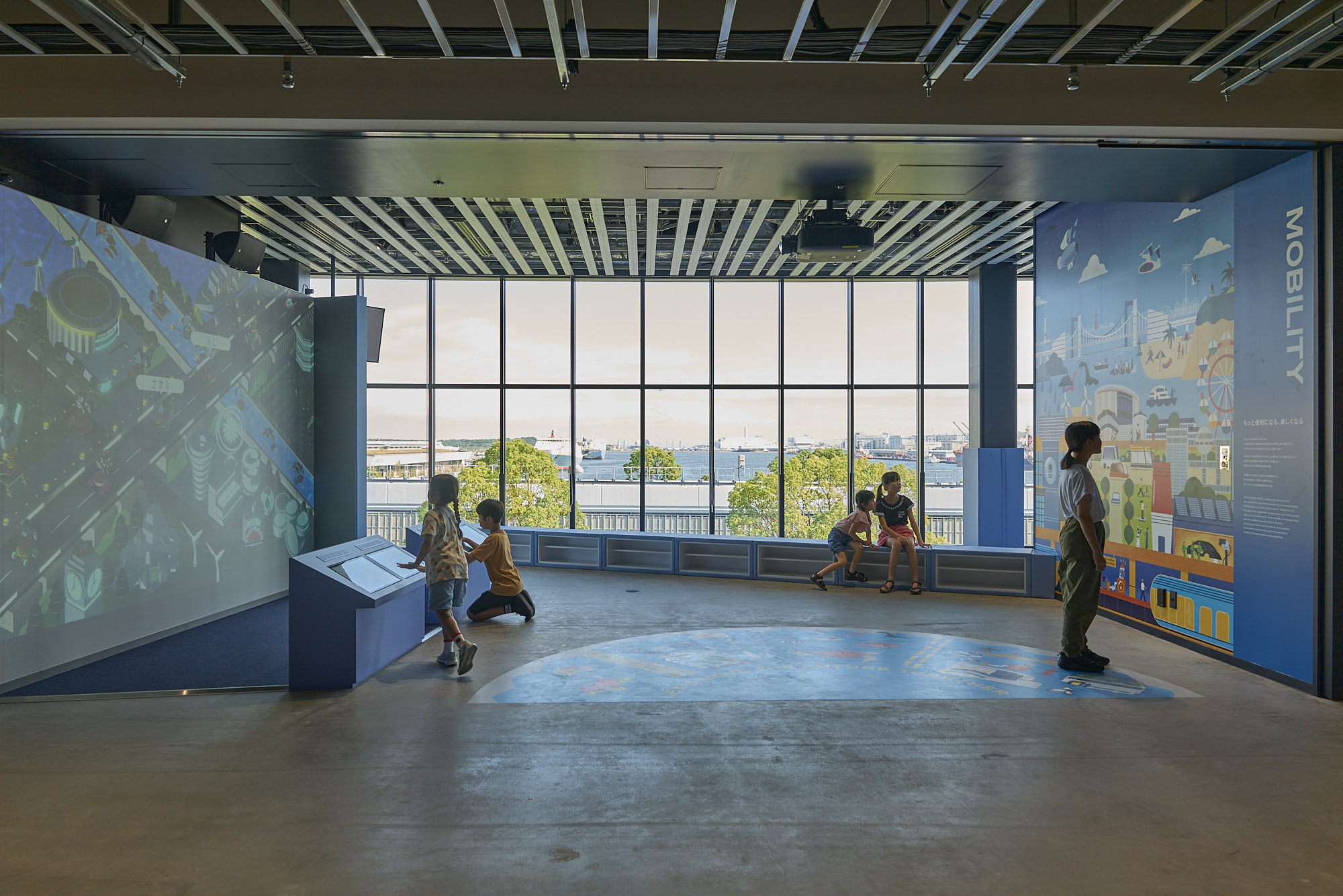 「MOBILITY･KIDS AREA」：あらゆるモビリティを窓から見ながら、未来のモビリティを想起できるキッズスペース