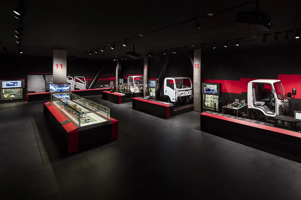 Isuzu's car manufacturing: A detailed display of each process, from car research and planning to the manufacturing process for completion, and even the after-sales support system
