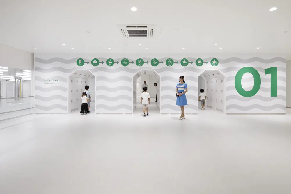They use an air shower to remove dust and dirt from their bodies before heading out for the tour. Graphics help visualize the condition of Papico.