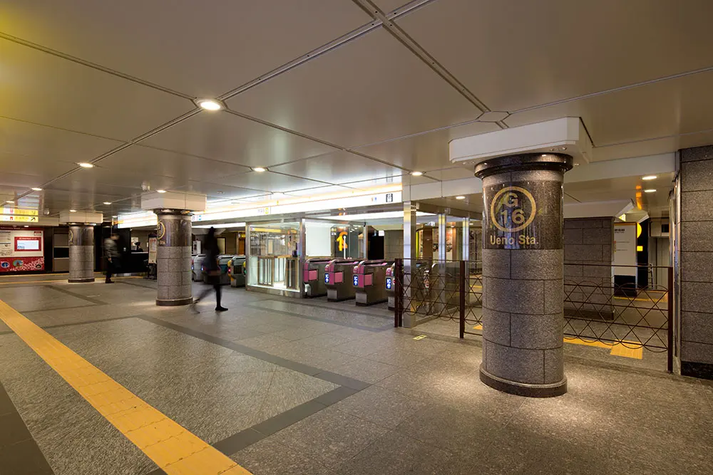 Ginza Line ticket gate area: We installed a display showcasing the actual wooden ticket gate that was used back when the station first opened for service, along with other displays throughout the station to remind commuters of the nineties years of history they are walking through.