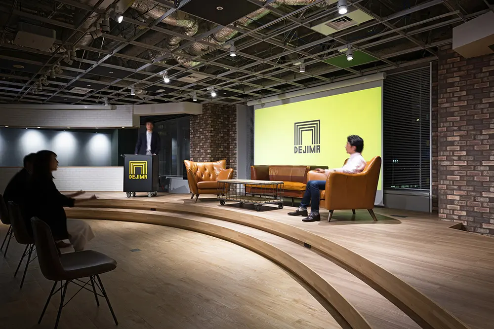 The main space is the "Circular Workshop Space." In addition to workshops, it can be used for a variety of purposes, including seminars, meetings, and social gatherings.
