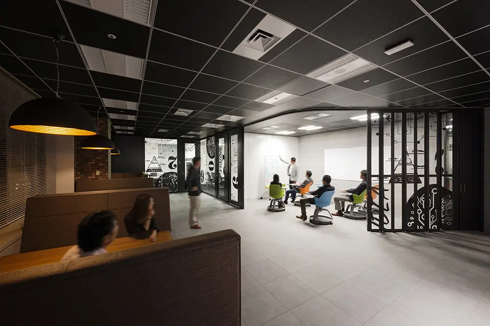 "Project Room." This can be opened into the main space and used for various purposes such as finalizing development, exhibitions, and small seminars.