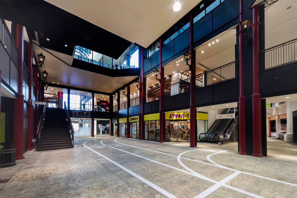 Upon entering the building, visitors are greeted by an open "Active Pavilion" that seamlessly connects the indoor and outdoor spaces.