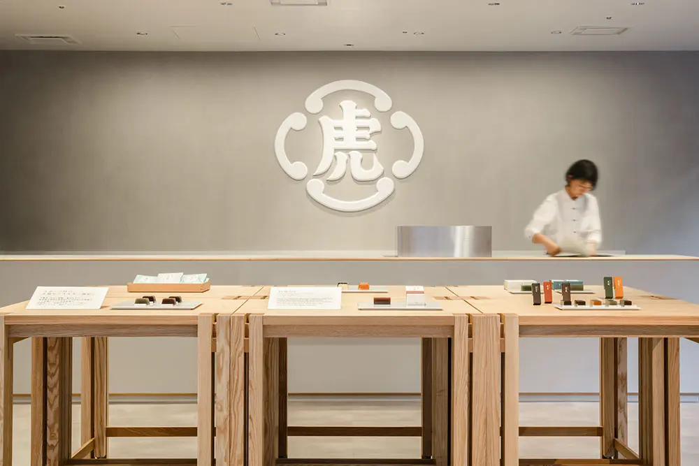 Wood, mortar, and monotone shades; the materials in the minimalistic design behind this specialty shop reflects the choice ingredients of the store’s delectable Yokan, a bar of gelled sweet bean paste made chiefly of azuki beans, agar and sugar, usually sold in a block form, and eaten in slices.