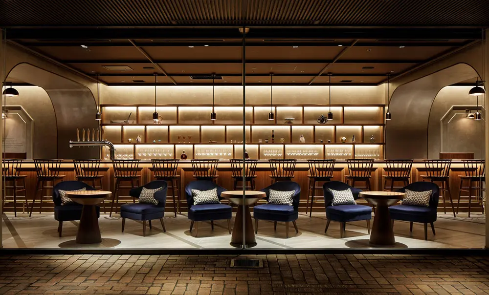 "The Cellar N Baron Nagasawa" is a wine bar named after Nagasawa Tei, who crossed the sea from Kagoshima at the end of the Edo period and became the "Grape King" in California. Guests are welcomed by a long counter where they can enjoy conversation with the sommelier.