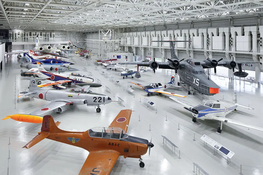 航空区的飞机展示。展示了21架独一无二的飞机，这些飞机在每个时代都是首次飞行，试飞，试飞和制造，并能够俯瞰日本的飞机工业