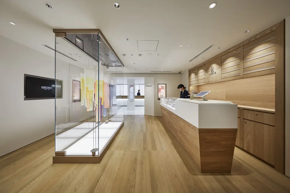 The colorful floor "LUKIA Room" is themed on the traditional Japanese colors "Kasane."