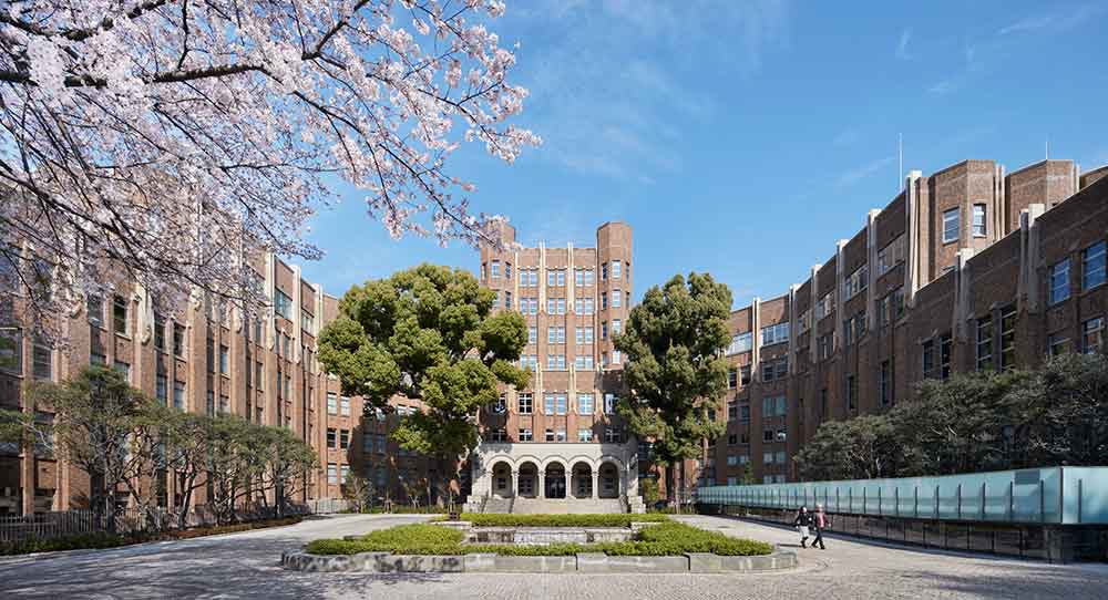 1938年に竣工した建築家内田祥三氏設計の旧公衆衛生院の建物を、耐震補強やバリアフリー化などの改修工事と連動して、展示空間にリノベーション
