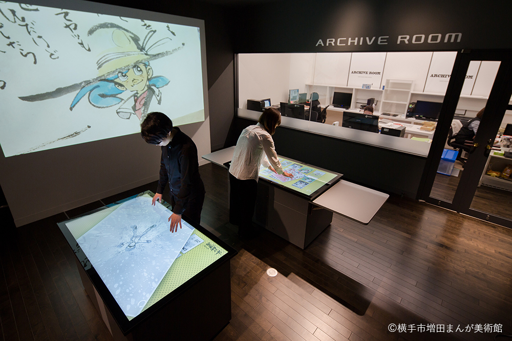 Based on the concept of "attractive collection," the archiving of original drawings can be seen through glass, and archived works can be viewed on a touch panel display.