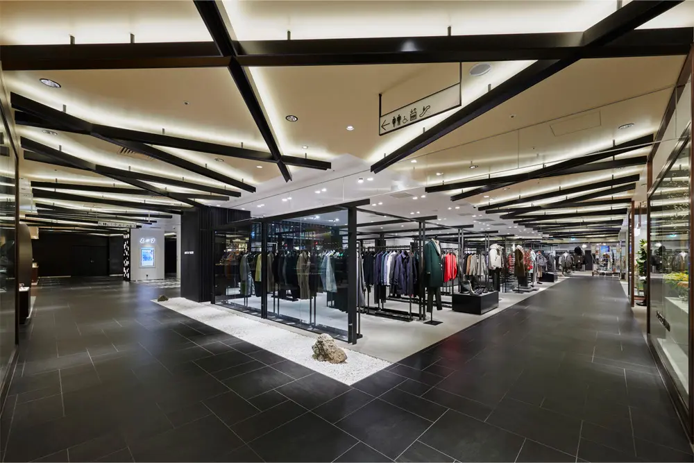 We chose to accentuate the mid floors with strait lines to represent the streets and the amount of cutting edge culture and goods that cross their intersections.