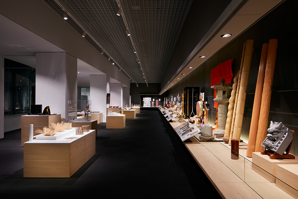 常设展示室:不分空间开放，由无彩色的色调构成，突出了展示物所具有的工匠的技艺和美
