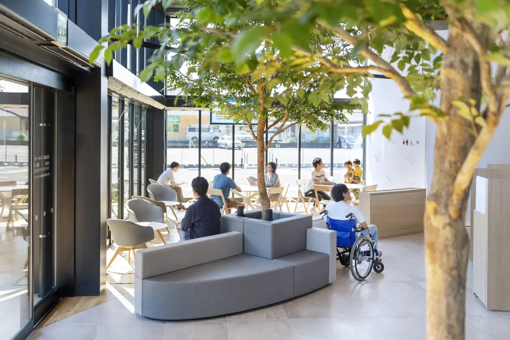 The lobby space has been designed with furniture shaped and arranged to ensure that visitors' eyes do not cross paths.