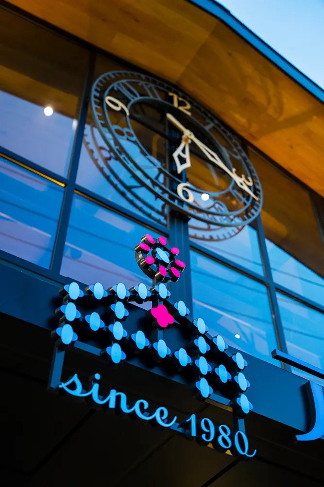In creating a store that embodies the future of IK Pharmacy, we created a logo that reflects the concept of "Everybody's Home - Hygge Style". In addition, we installed a special tower clock with a diameter of 2m that will be loved by the local people, including the elementary school children in front of the store, and will become a symbol of the town.