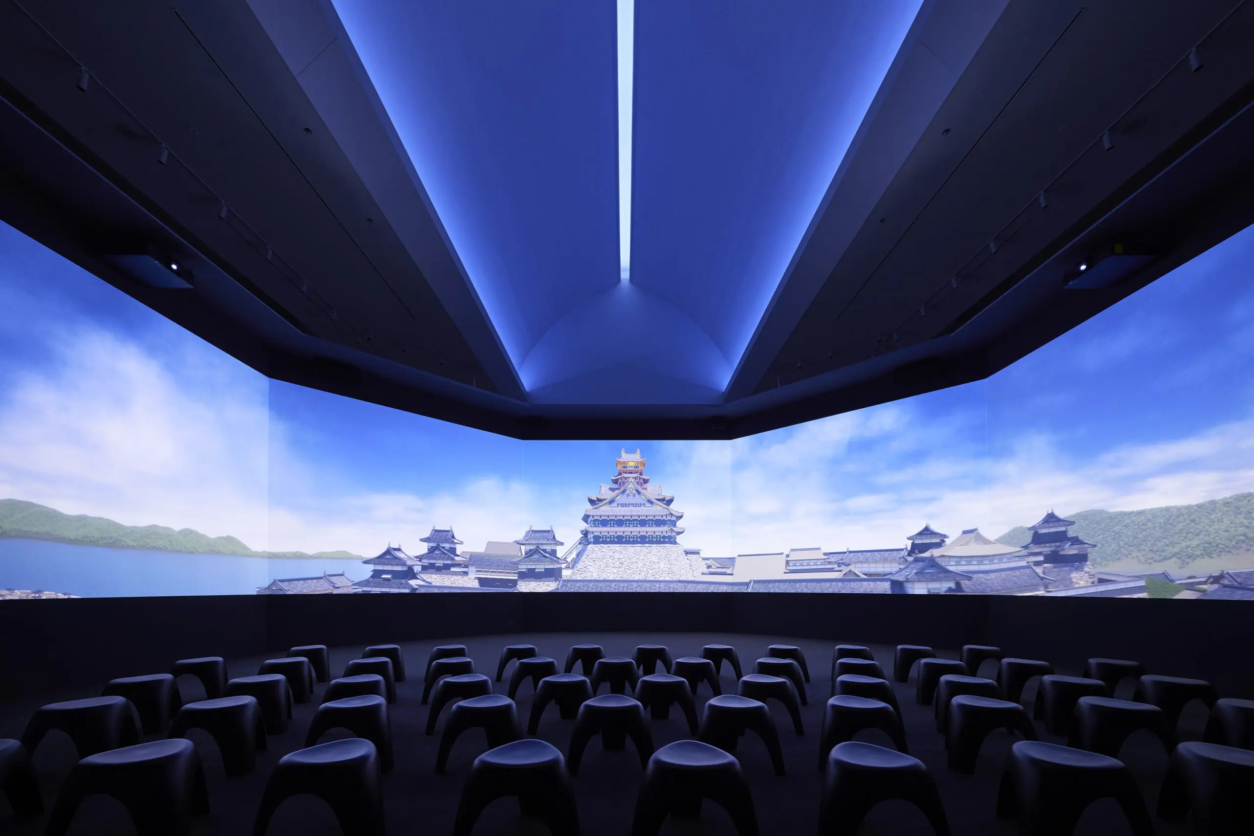 [Theater Video 1: Oda Nobunaga and Azuchi Castle] Using five screens, this powerful Video recreates the fortress, keep, and interior of Azuchi Castle.