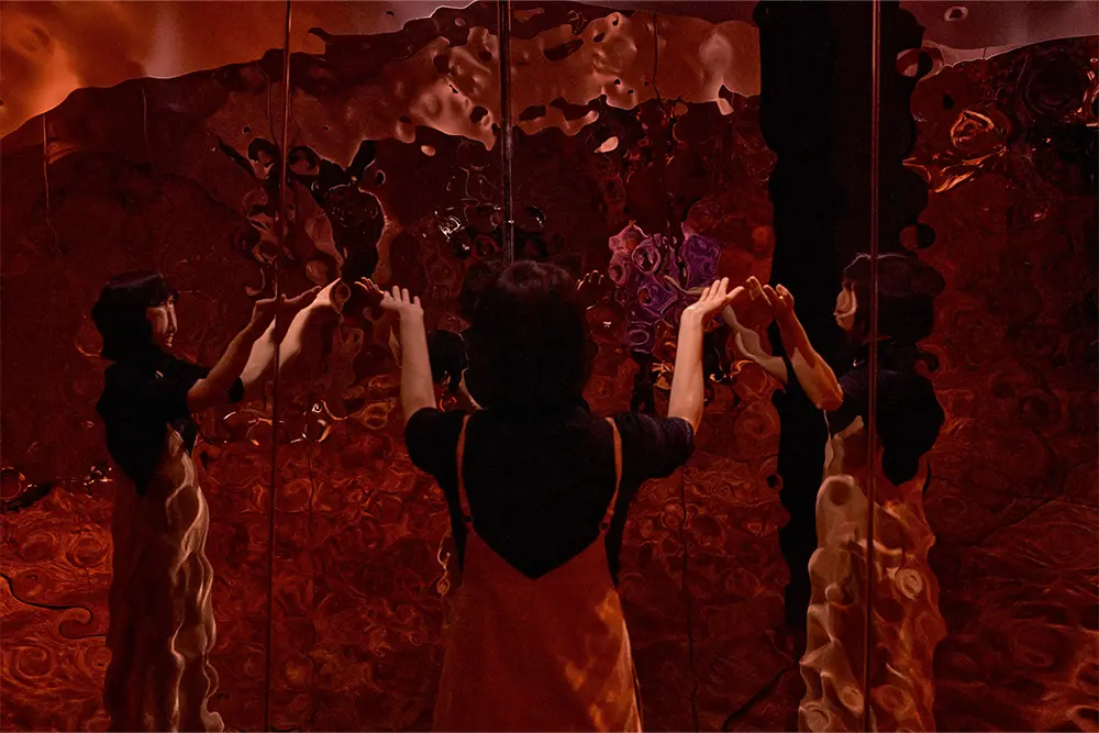 By blending into the space, create a subjective factory tour that leaves a strong impression.