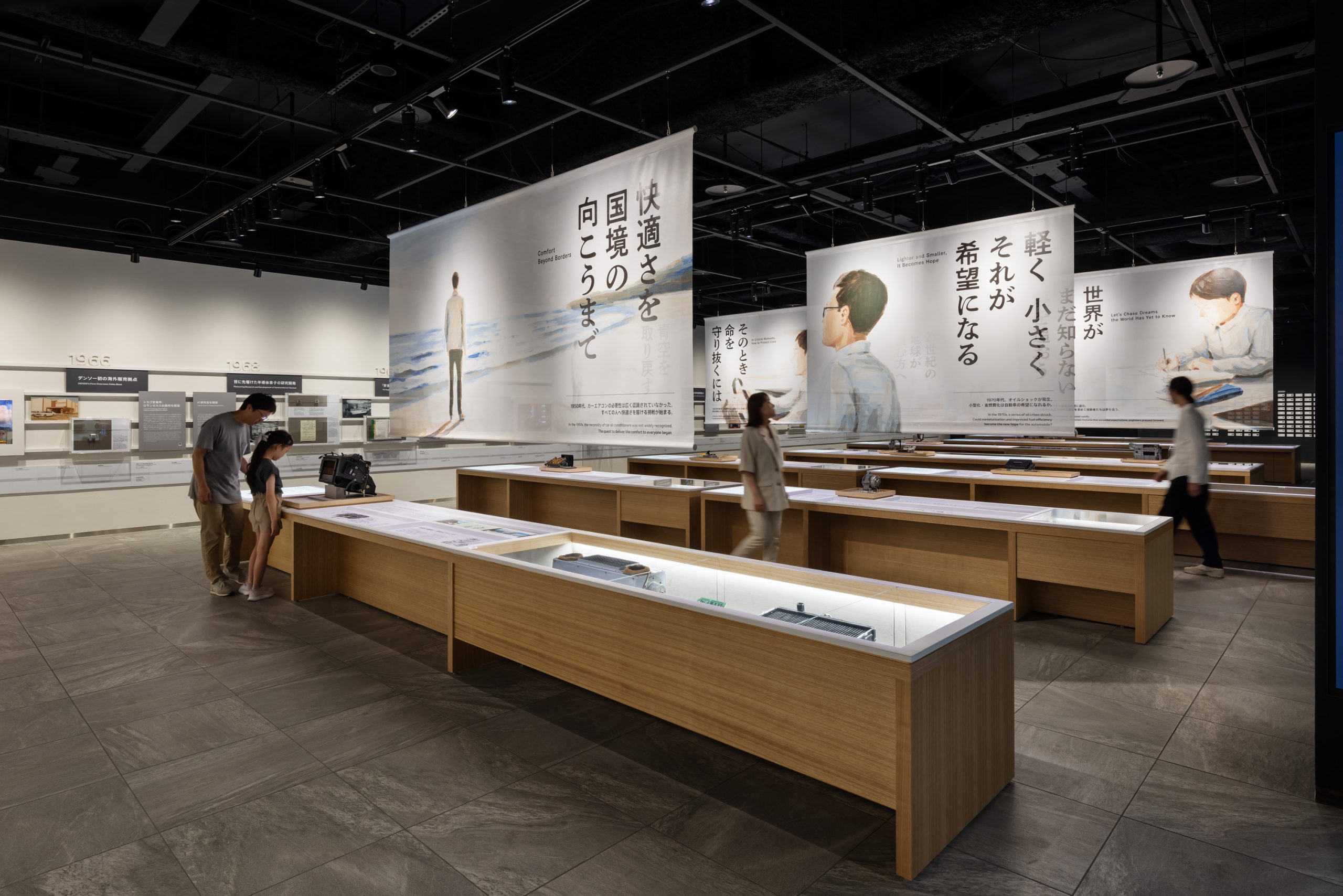 「HISTORY」：社会課題の解決および社員の志をテーマに、各時代の代表製品と、開発エピソードを見せる