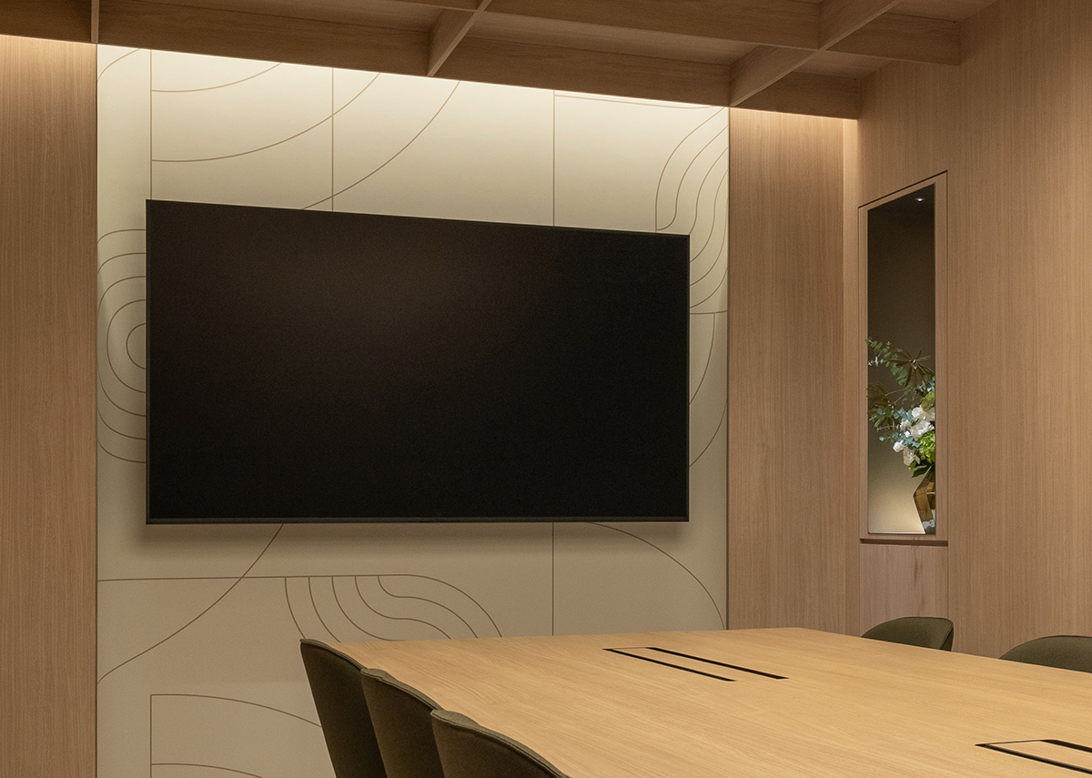 モニター背面にも同様のパターンを展開し、各部屋の世界観を象徴的に表現