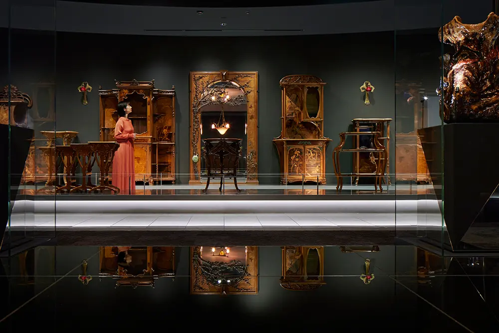 [Exhibition Room 4] Art Lounge | You can enjoy the shape, design, and superb craftsmanship of decorative art furniture that exudes Japonism up close