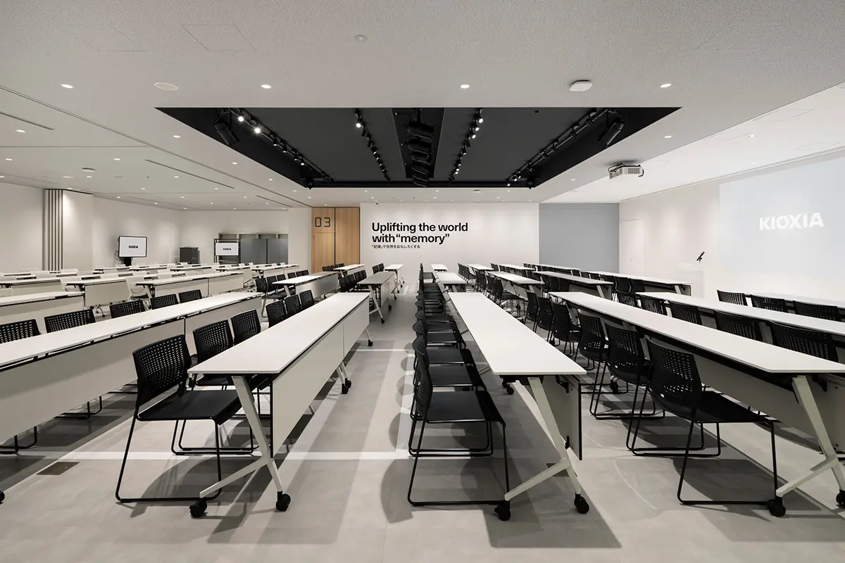 An event space that can also be used as a large conference room for up to 200 people. Suitable for a wide range of uses, including company ceremonies.